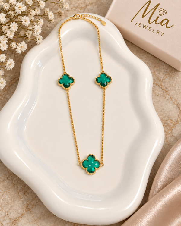 Three Clover Pendant Necklace