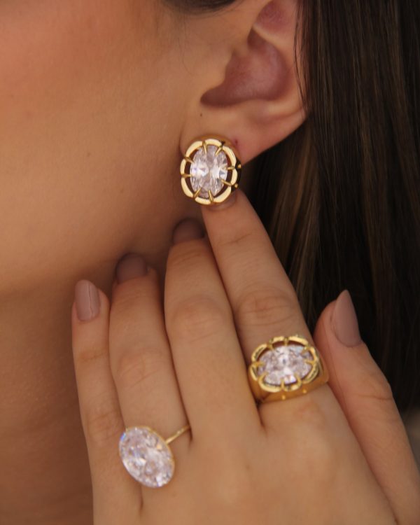 Oval Solitaire Pendant in Gold or Silver Tone